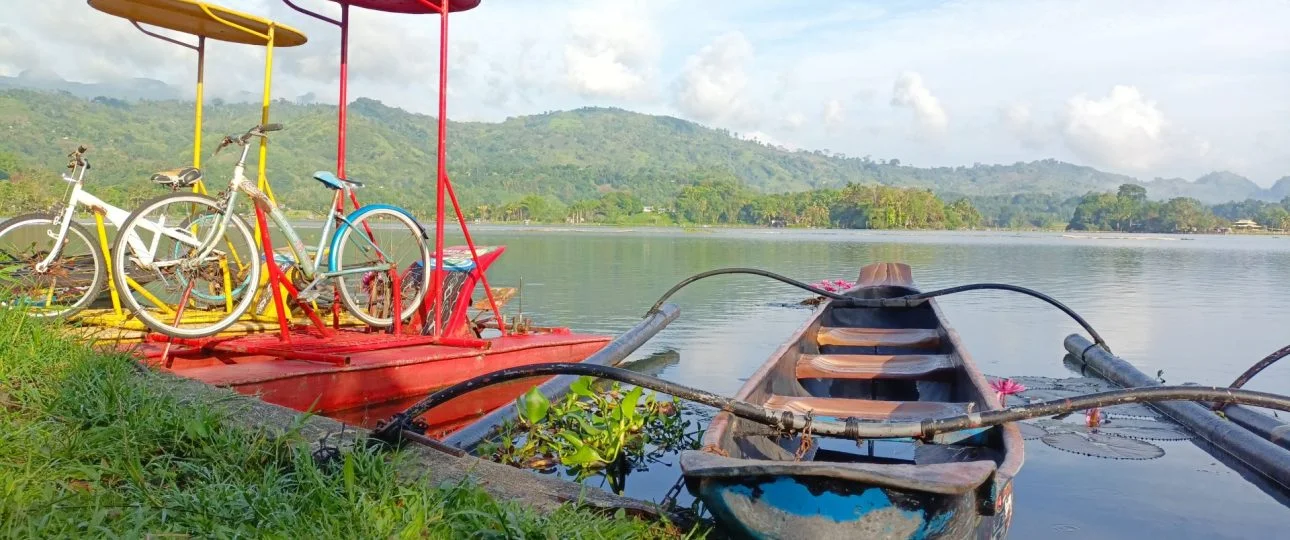 ティボリ族の伝統舞踊と湖畔に咲く蓮の花を満喫 レイクセブ周遊 1泊2日の旅